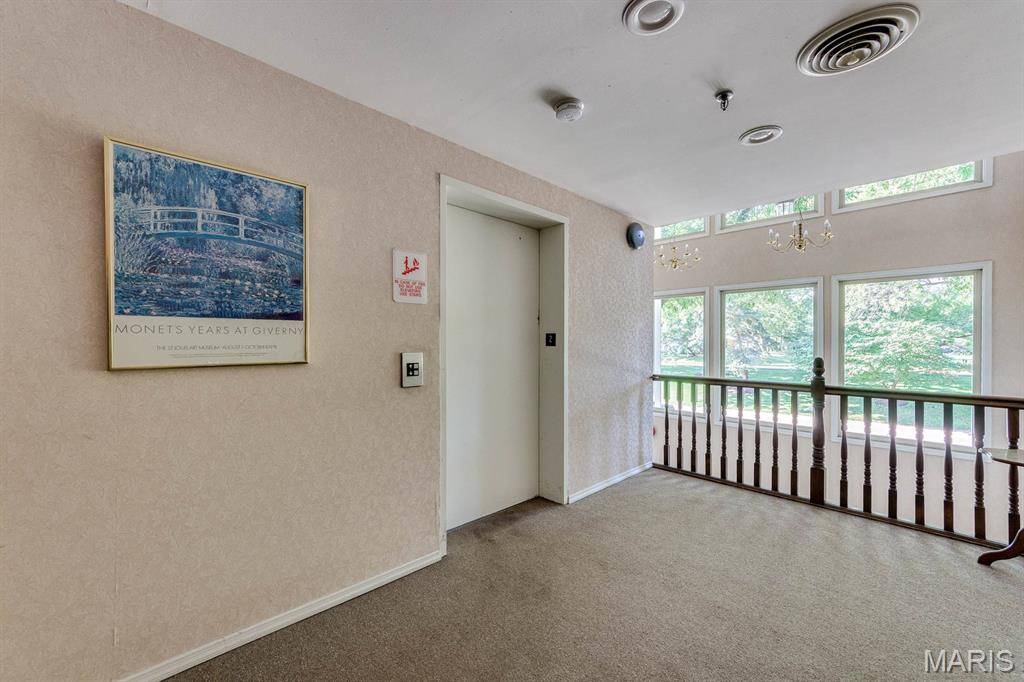 5375 N Kenrick Parke DR #208, Shrewsbury, MO 63119