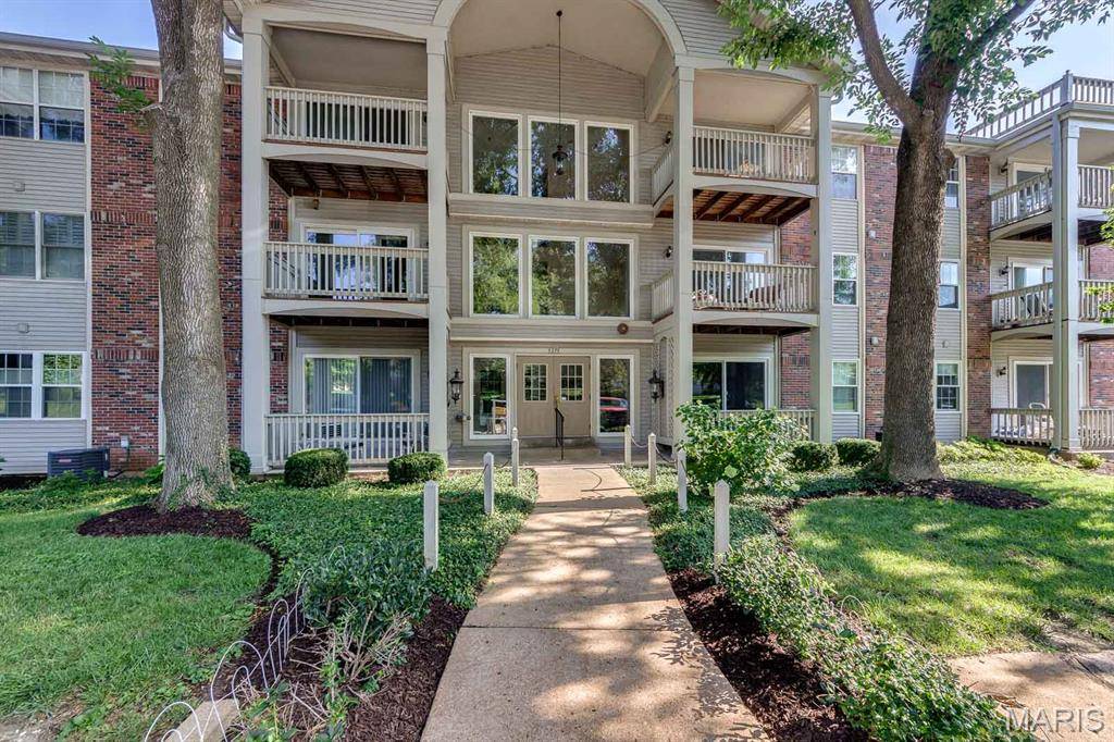 5375 N Kenrick Parke DR #208, Shrewsbury, MO 63119
