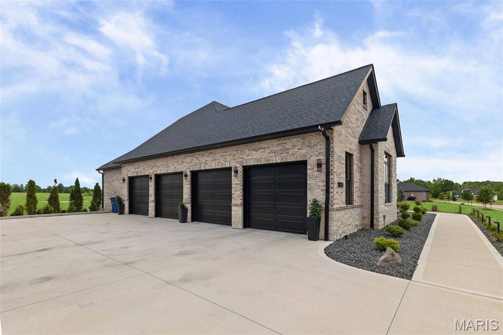 3824 Tanzanite TRL, Edwardsville, IL 62025