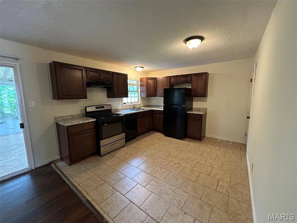 12834 Fox Haven DR, Florissant, MO 63033