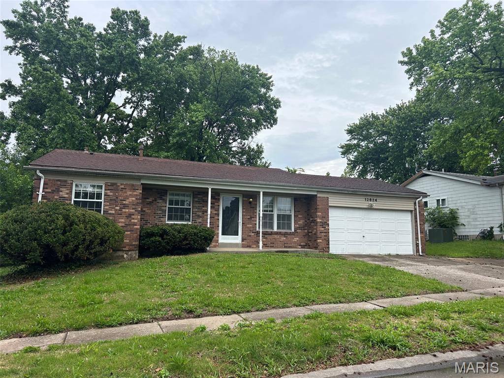 12834 Fox Haven DR, Florissant, MO 63033