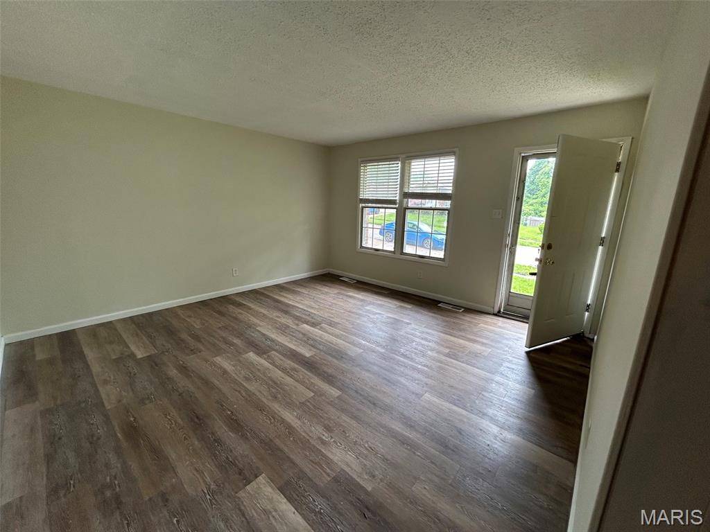 12834 Fox Haven DR, Florissant, MO 63033