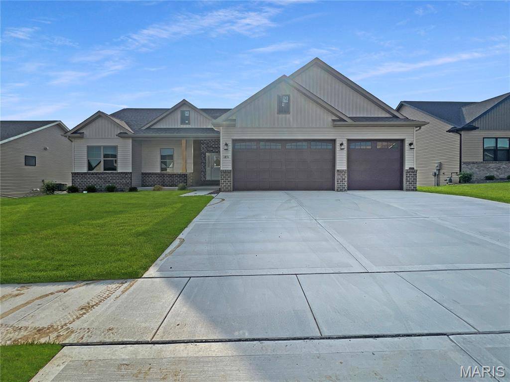 1831 Wellington LN, Maryville, IL 62062
