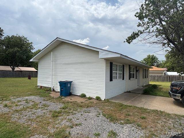 39665 Bernard RD, Malden, MO 63863