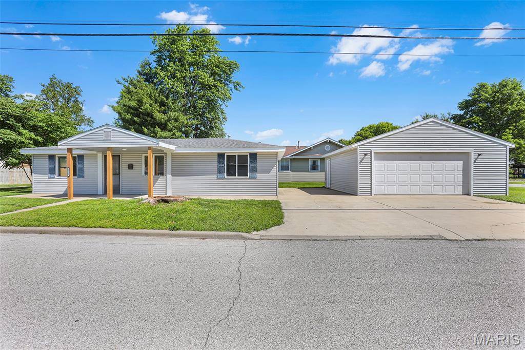 1323 Lewis AVE, Wood River, IL 62095