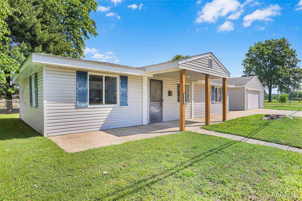 1323 Lewis AVE, Wood River, IL 62095