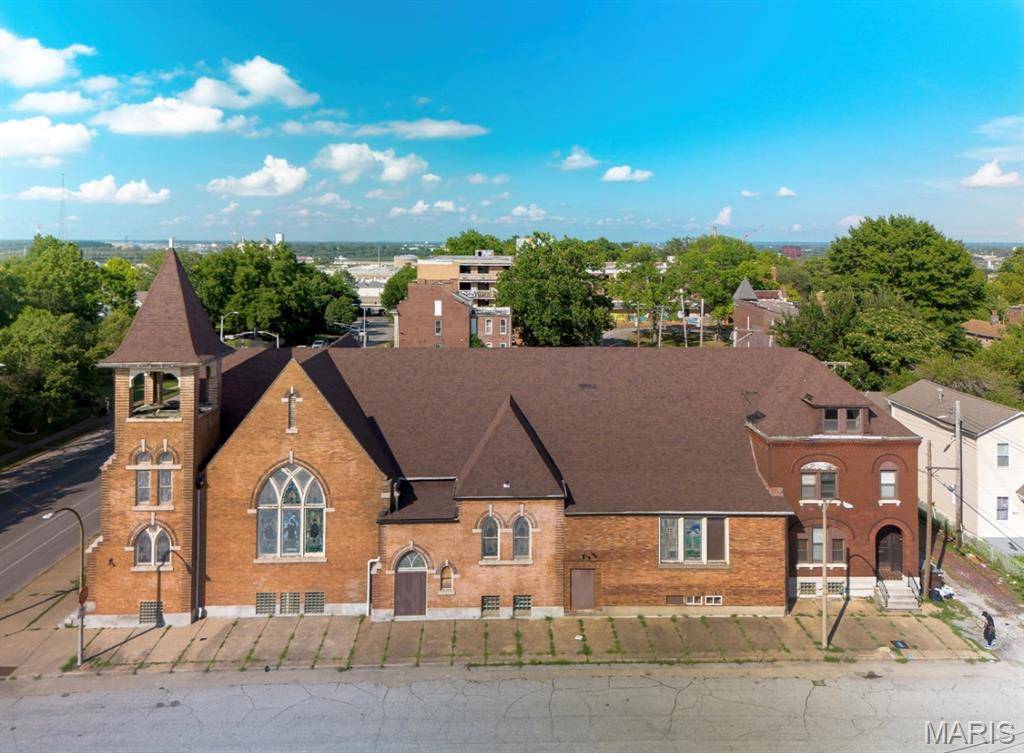 1524 E Grand BLVD, St Louis, MO 63107