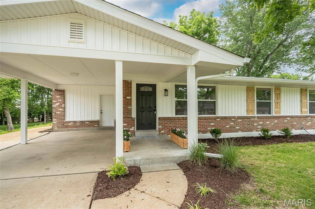 6272 Treeridge TRL, St Louis, MO 63129