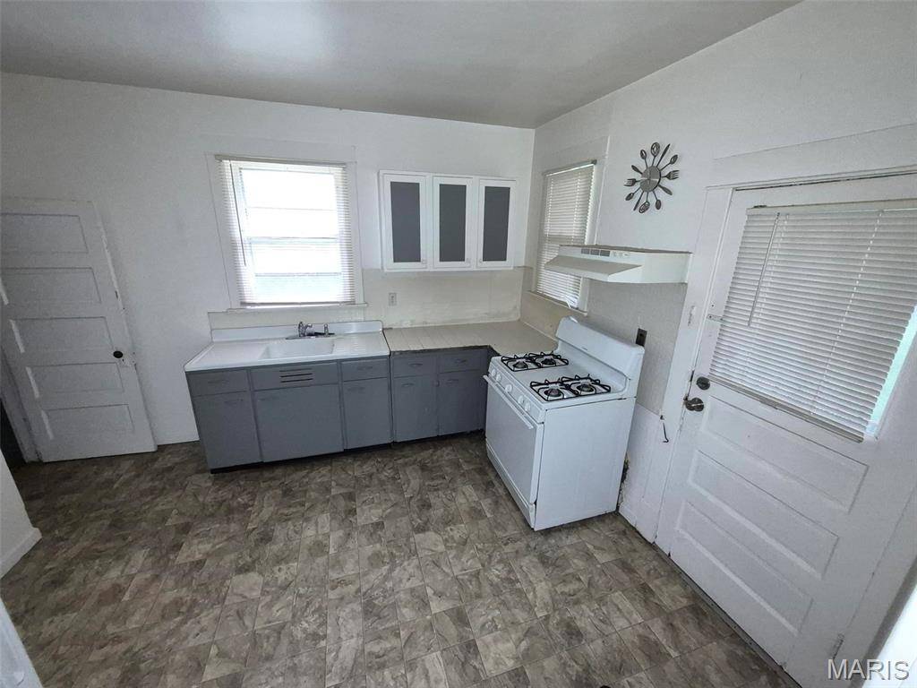 7029 Florence PL, St Louis, MO 63136