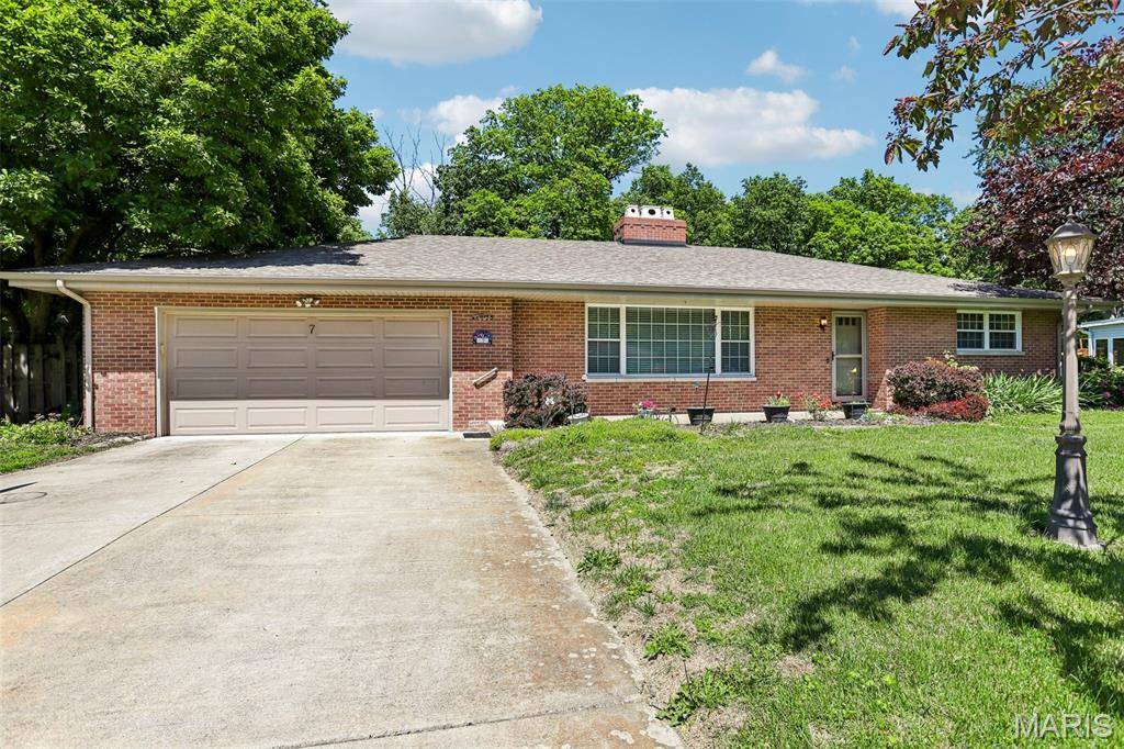 7 Lou Juan DR, Glen Carbon, IL 62034