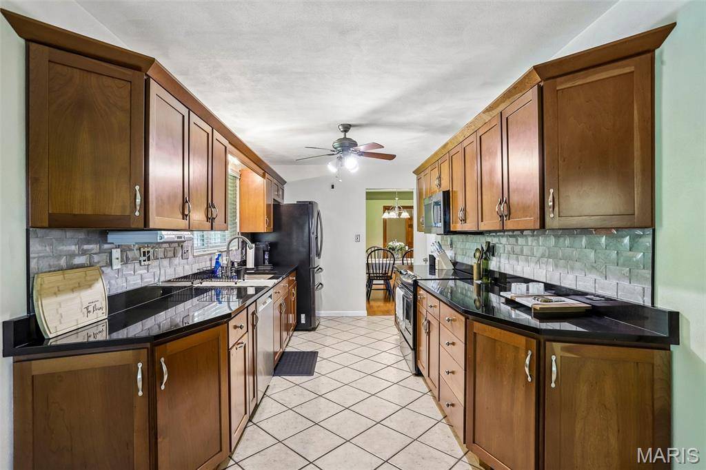 7 Lou Juan DR, Glen Carbon, IL 62034