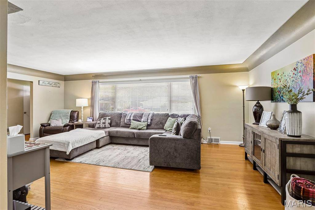 7 Lou Juan DR, Glen Carbon, IL 62034