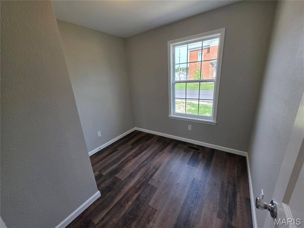 99 N 8th ST, Ste Genevieve, MO 63670