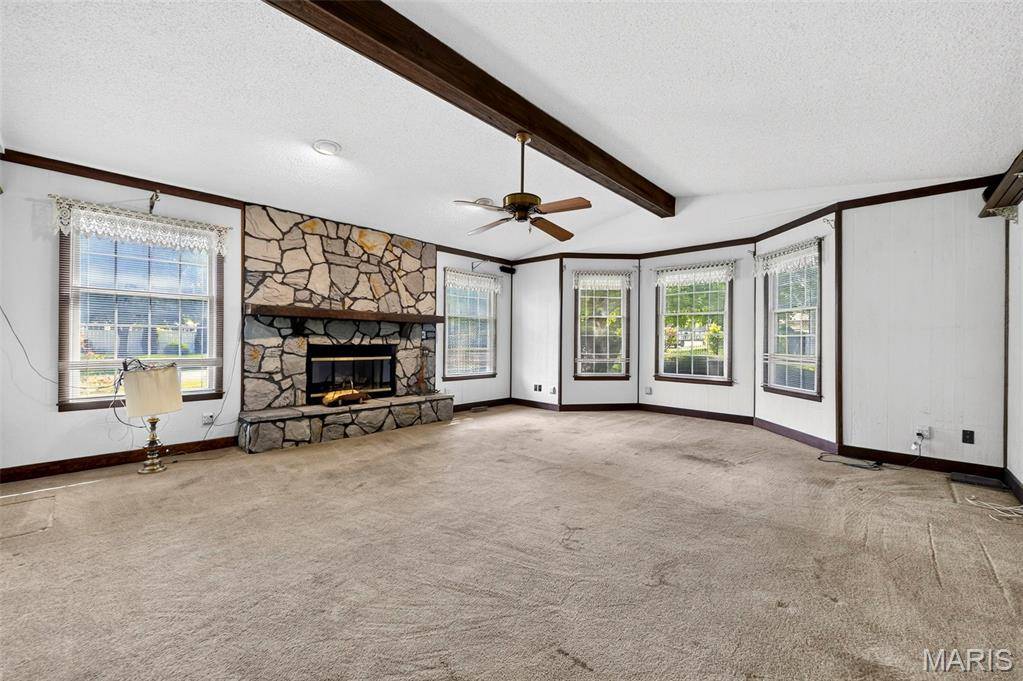 908 Devonshire LN, St Charles, MO 63301