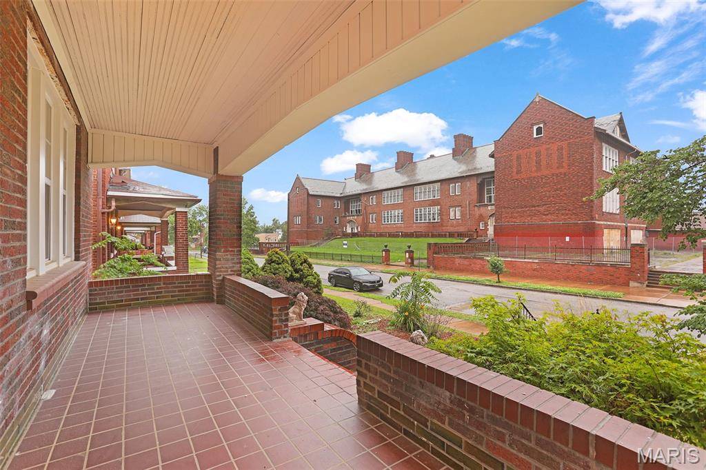 4935 Cote Brilliante AVE, St Louis, MO 63113
