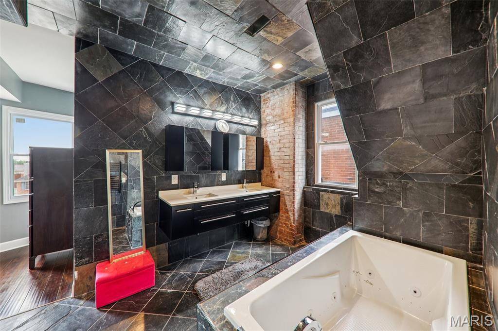 4253 Washington BLVD #D, St Louis, MO 63108
