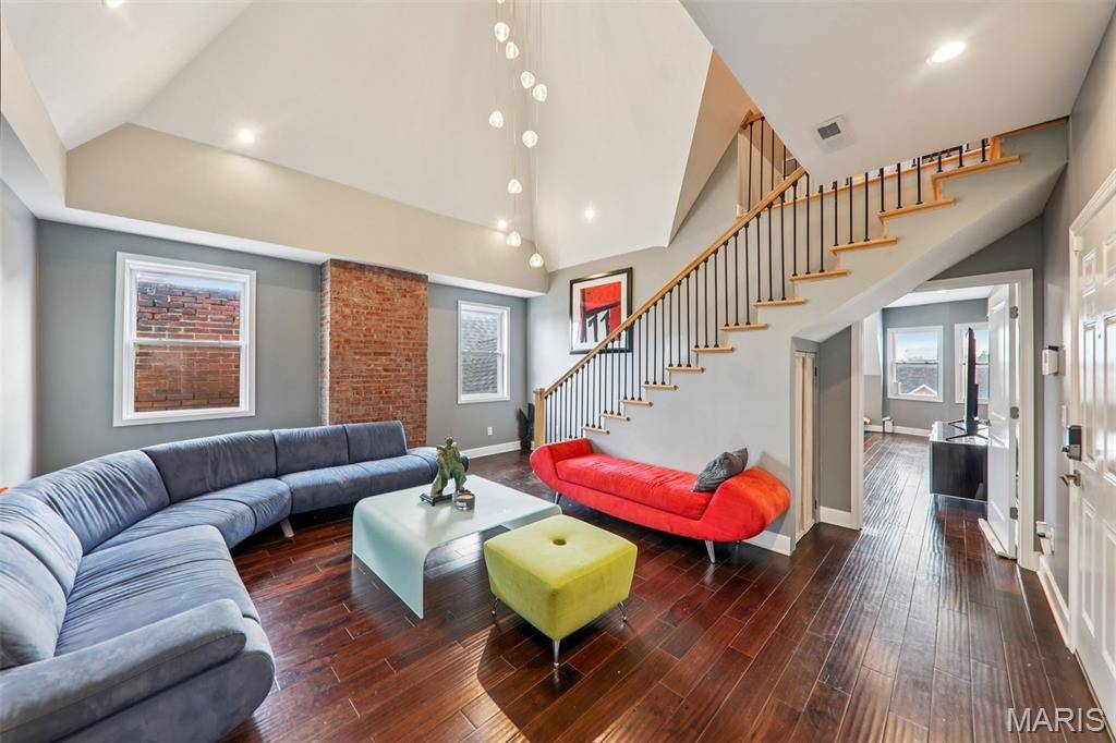4253 Washington BLVD #D, St Louis, MO 63108