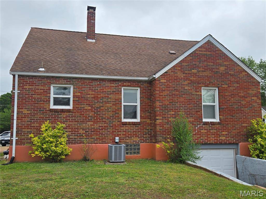 105 S Carleton ST, Farmington, MO 63640