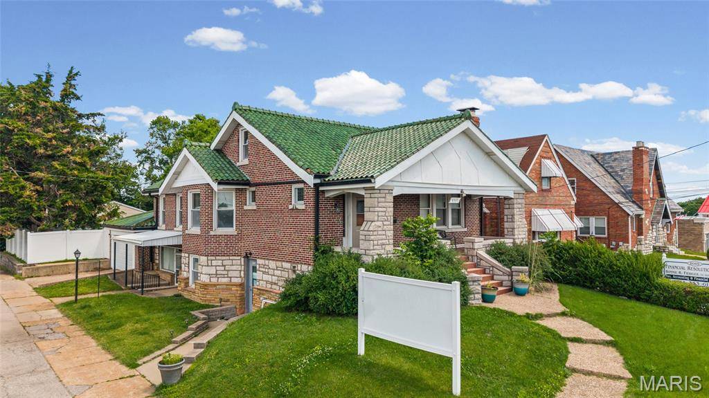8923 Gravois RD, Affton, MO 63123