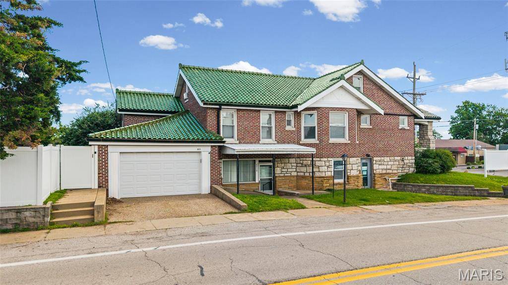 8923 Gravois RD, Affton, MO 63123