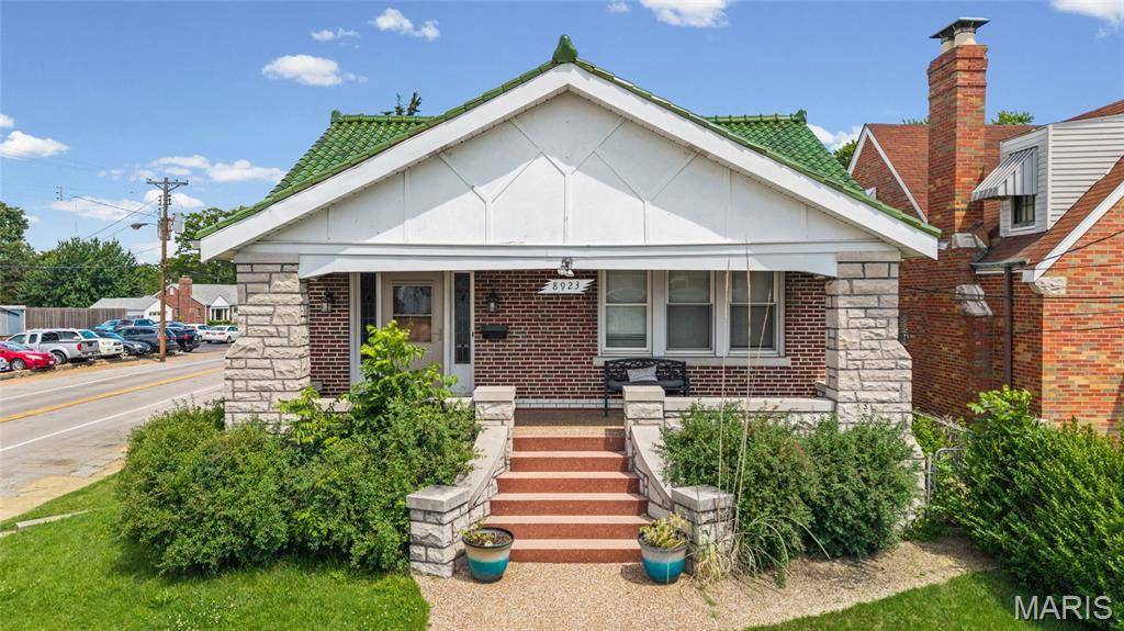 8923 Gravois RD, Affton, MO 63123