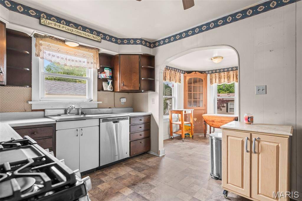 117 W Ferdon ST, Litchfield, IL 62056
