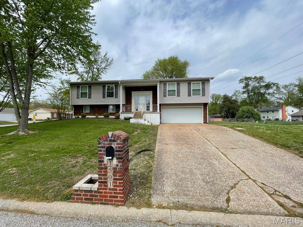 1501 Vicksburg DR, Belleville, IL 62221