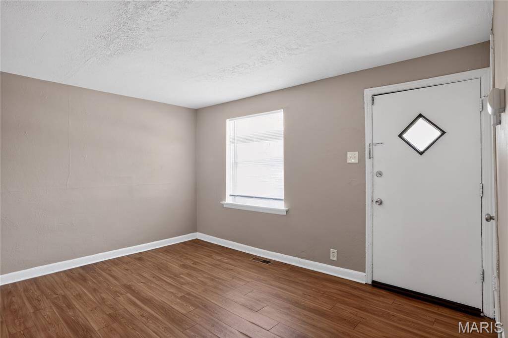 8102 Frost AVE, St Louis, MO 63134