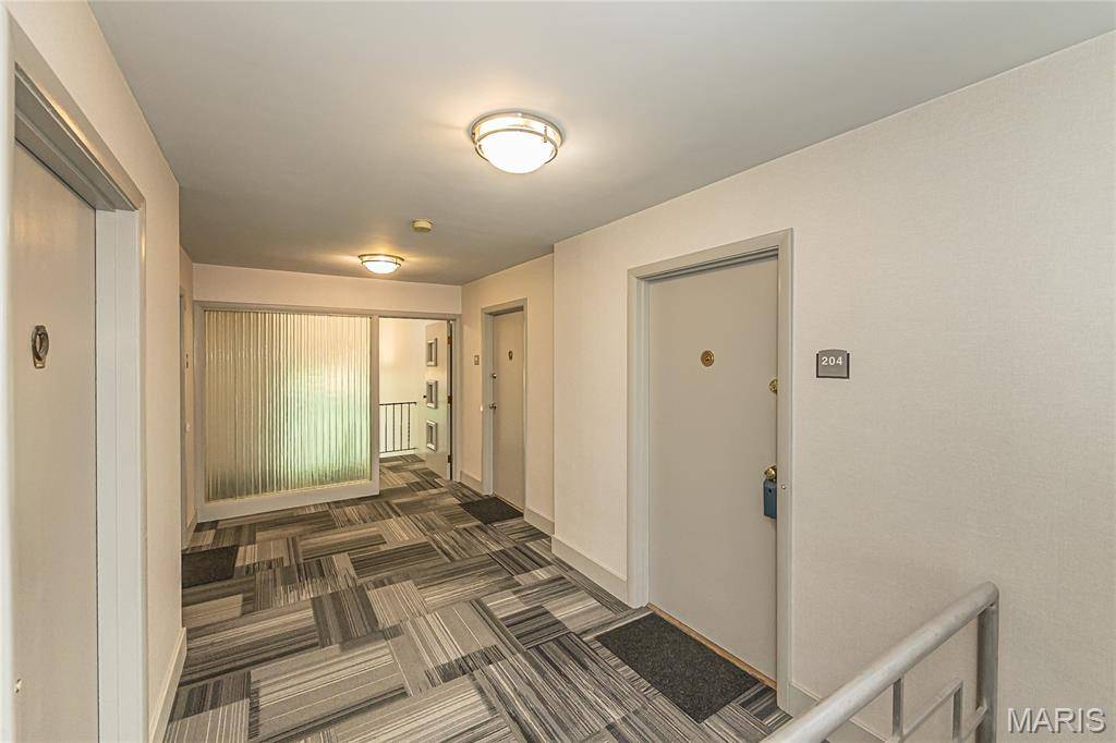 5 Delcrest CT #204, University City, MO 63124
