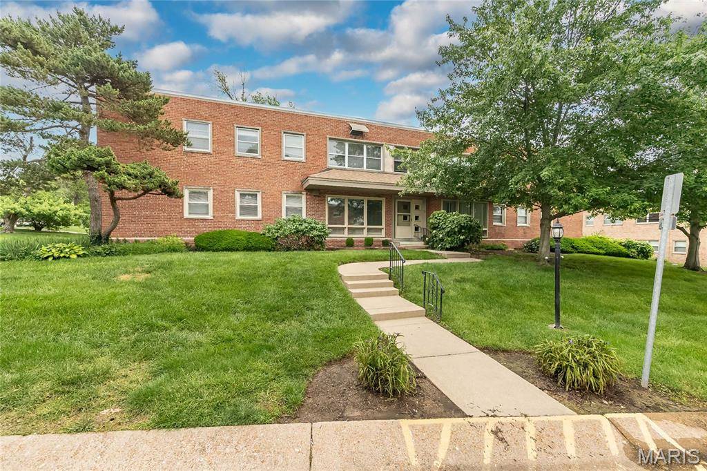 5 Delcrest CT #204, University City, MO 63124