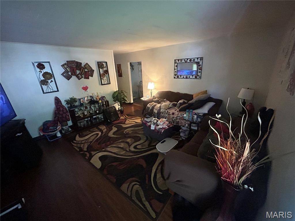9822 Treadway LN, St Louis, MO 63134