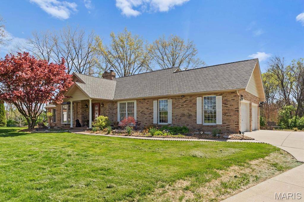 2 Sugar Hill CT, Edwardsville, IL 62025