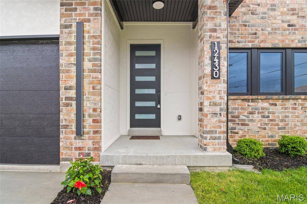 12430 Somerset Place DR, St Louis, MO 63128