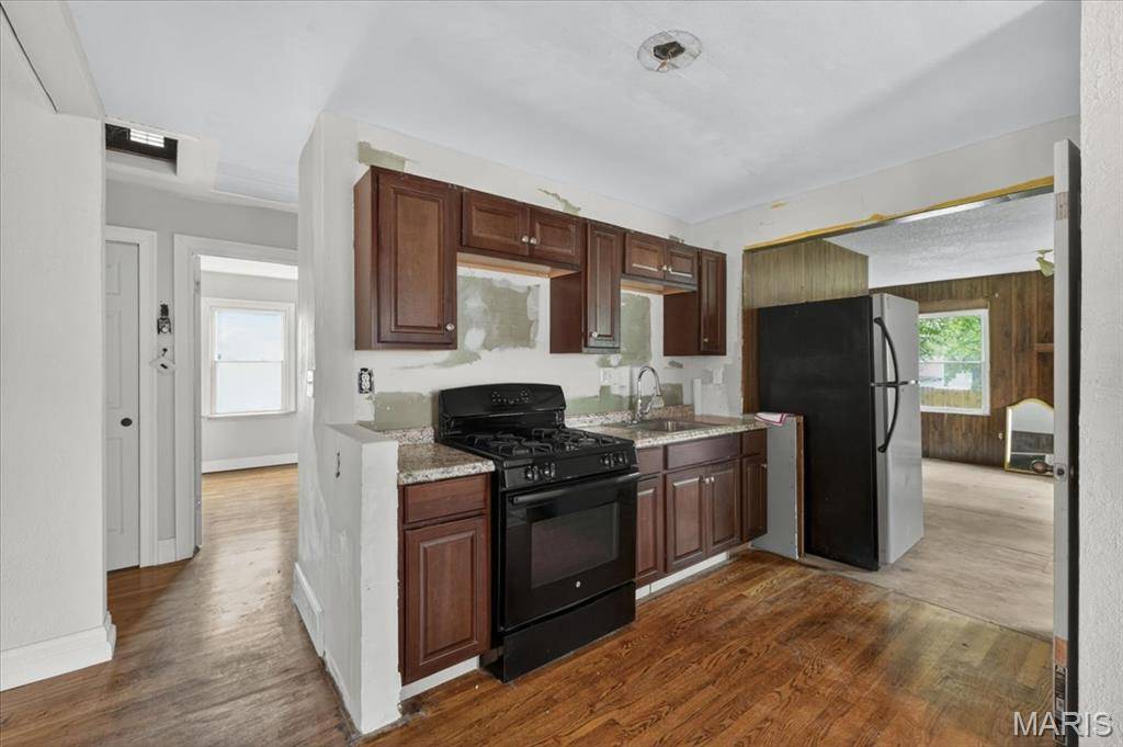 9816 Meadow View DR, St Louis, MO 63114