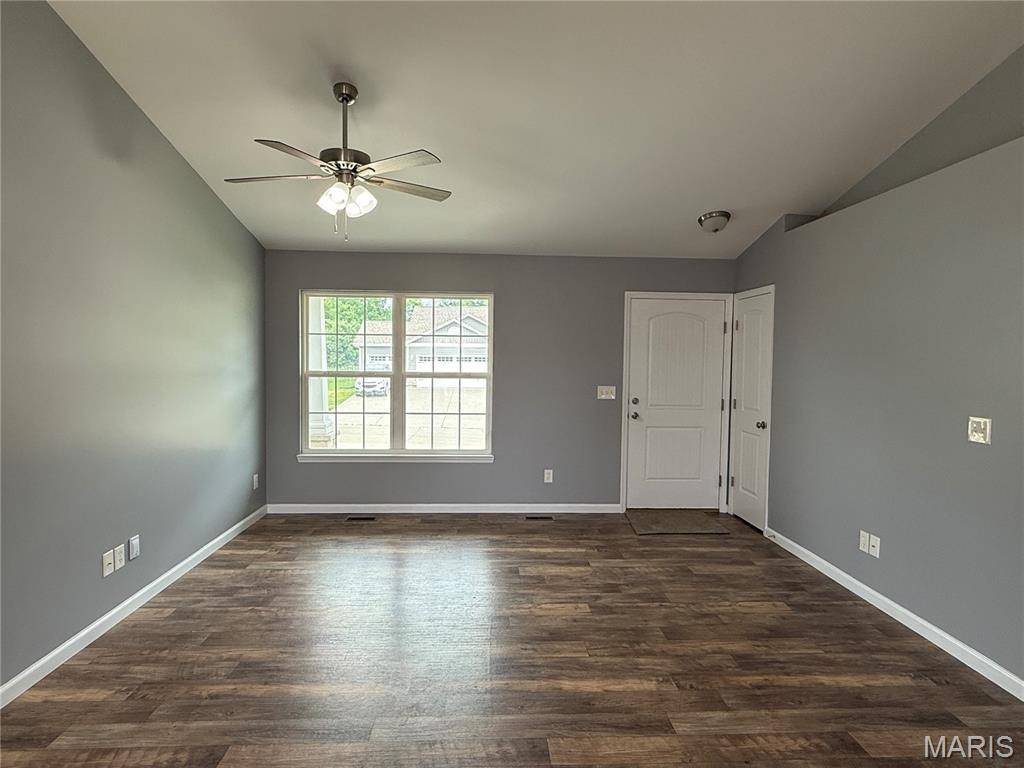128 Linder LN, Winfield, MO 63389