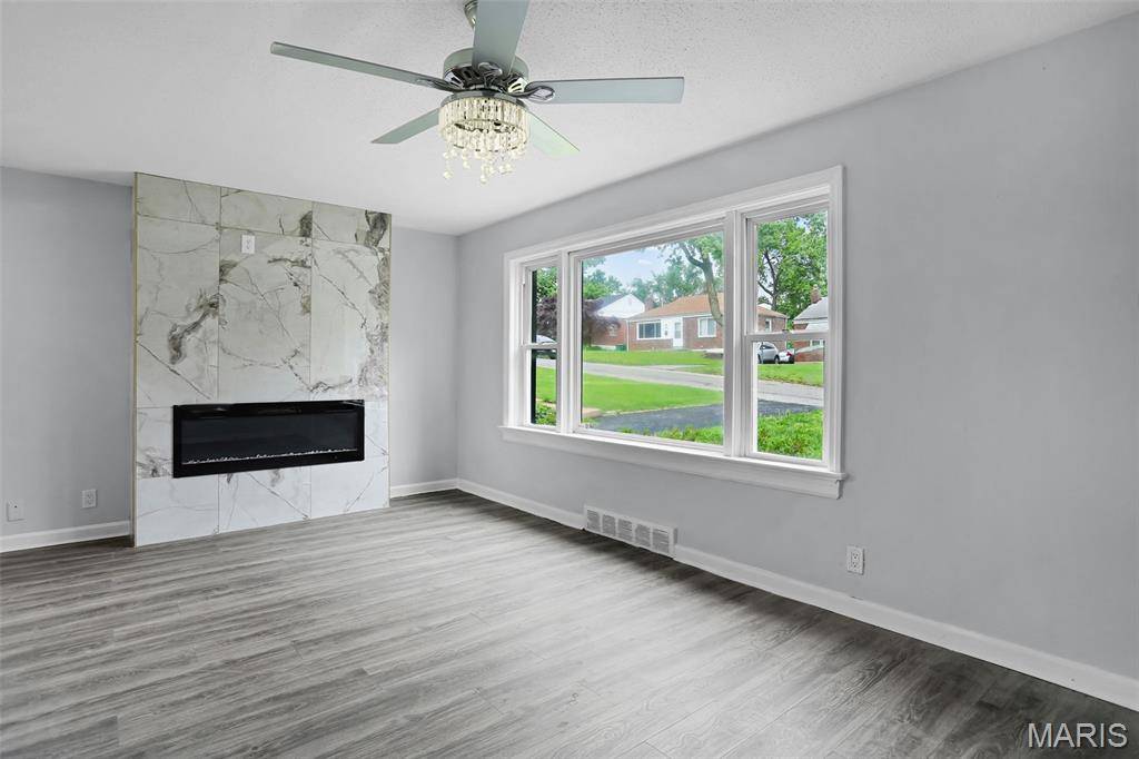 826 Fontaine PL, St Louis, MO 63137