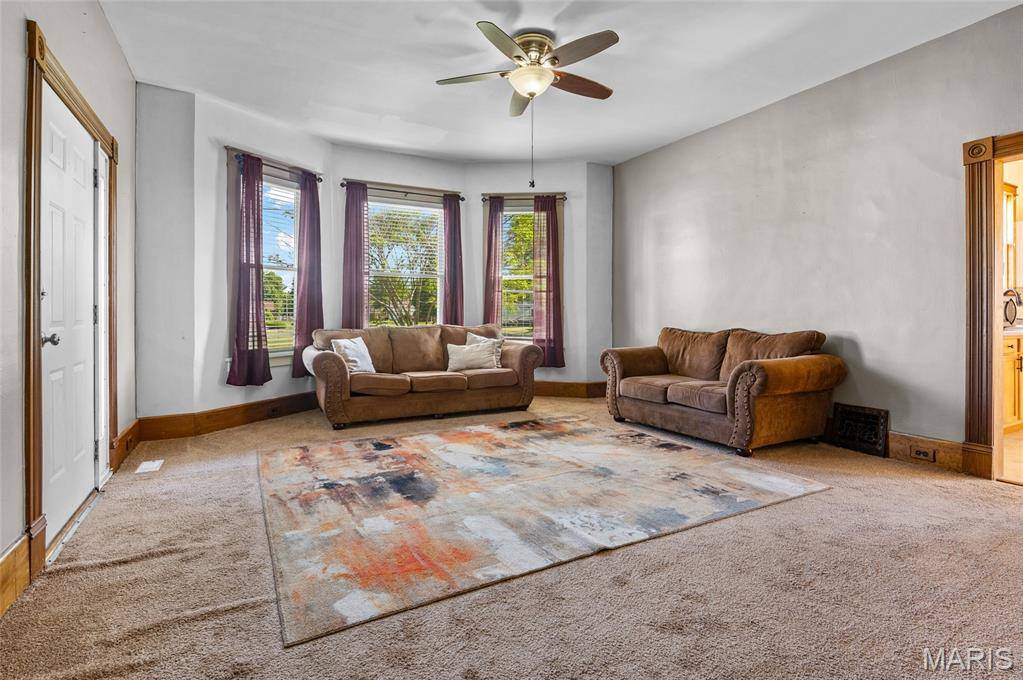 1102 W 6th ST, Staunton, IL 62088