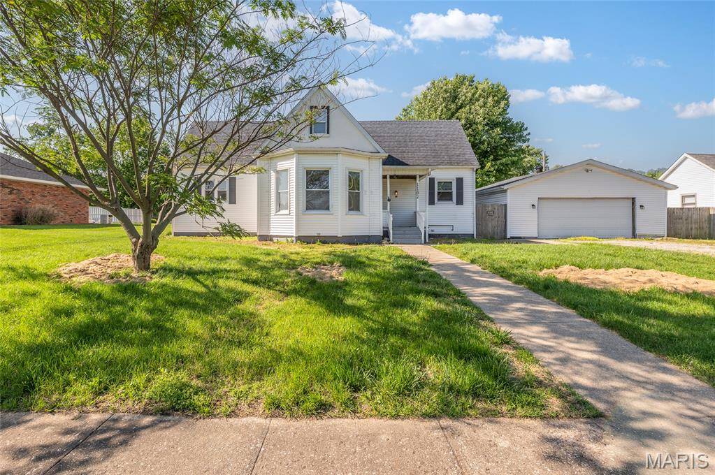1102 W 6th ST, Staunton, IL 62088