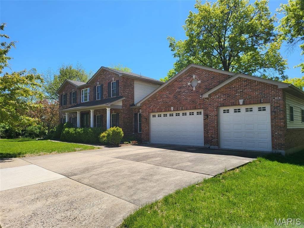 1 Crabapple CT, Olivette, MO 63132