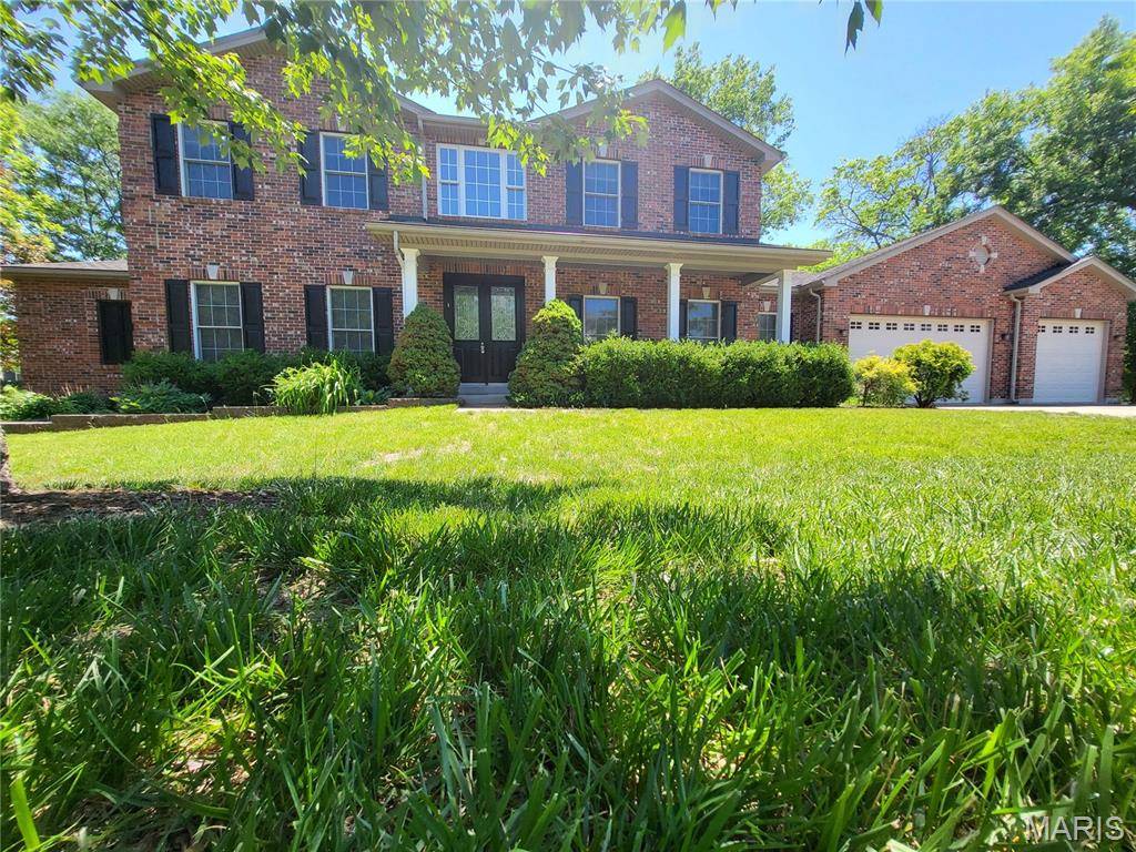 1 Crabapple CT, Olivette, MO 63132