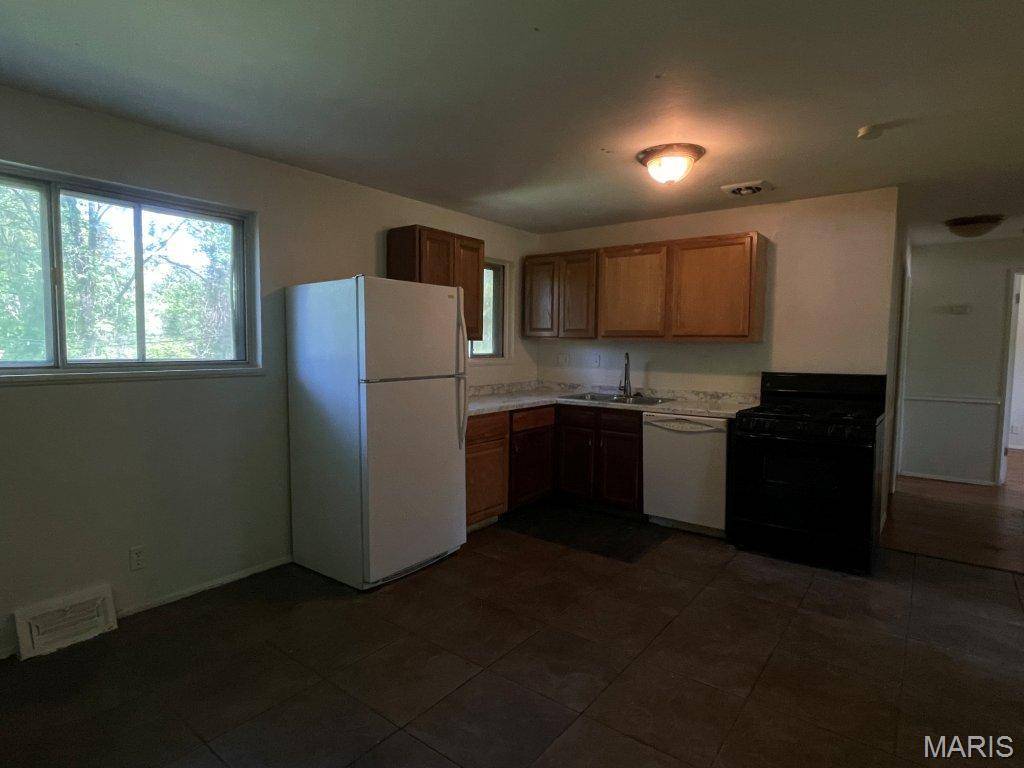 10264 Dacey DR, Dellwood, MO 63136