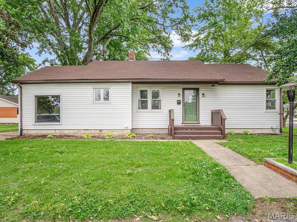 1516 Ash ST, Highland, IL 62249