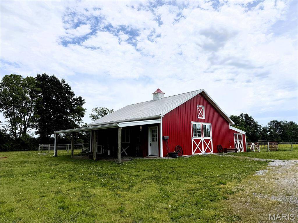 151 E Doc Lin DR, Sparta, IL 62286