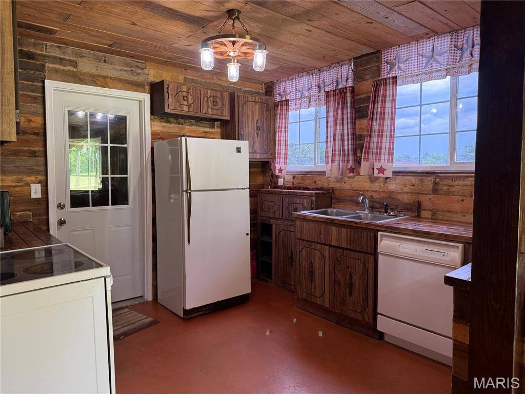 151 E Doc Lin DR, Sparta, IL 62286