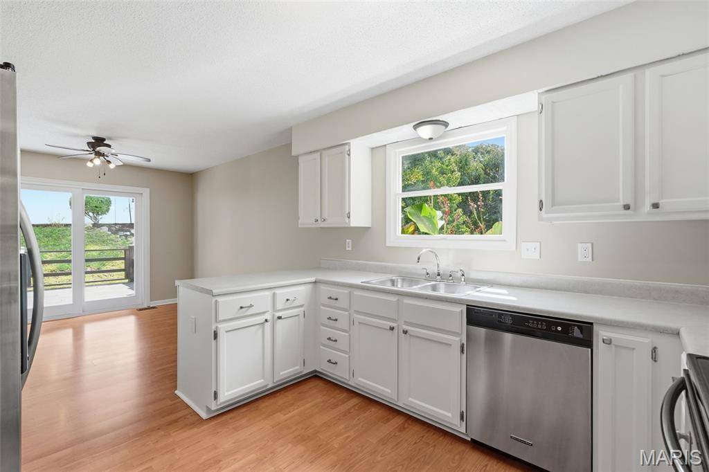 814 Emerald Place DR, St Charles, MO 63304