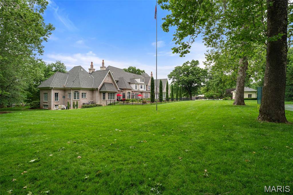760 Kent RD, Ladue, MO 63124