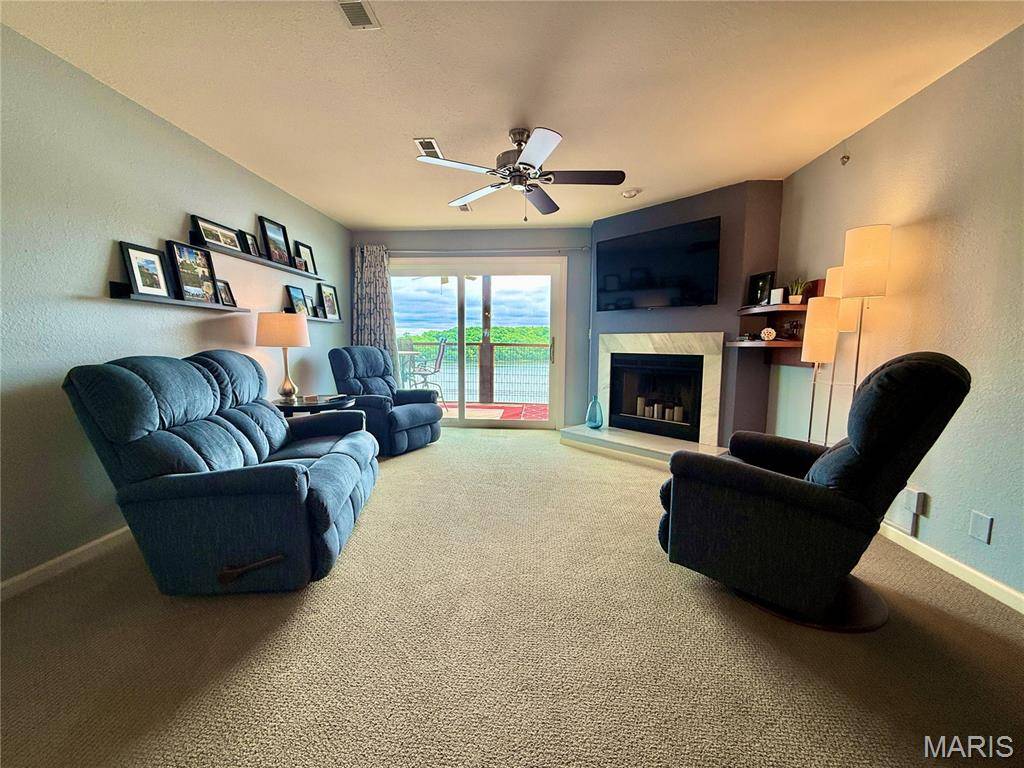 222 Park Place LN #2A, Kaiser, MO 65047