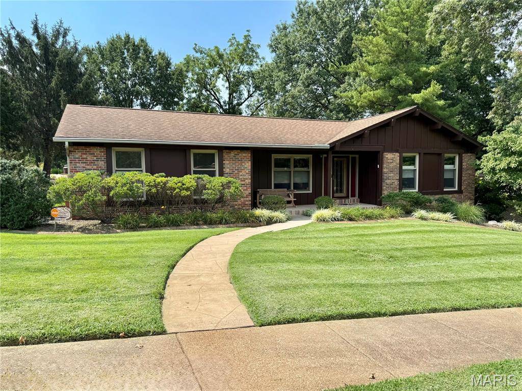 660 Hunters Ridge DR, Ferguson, MO 63135