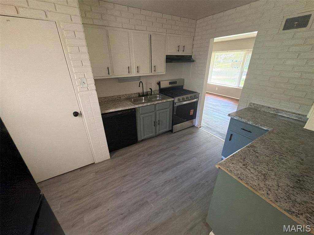 10132 Tamworth DR, Dellwood, MO 63136