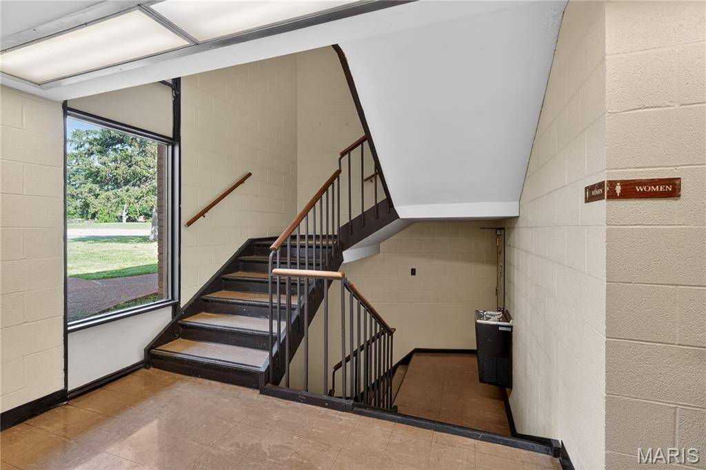 206 Emerling DR, Cool Valley, MO 63121